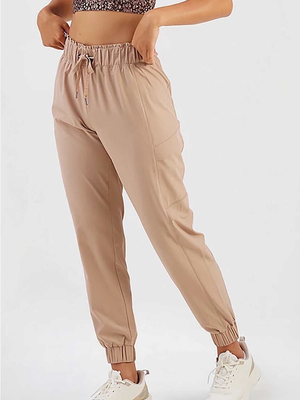 Freely Women’s Passage Jogger in Stucco. Size XS